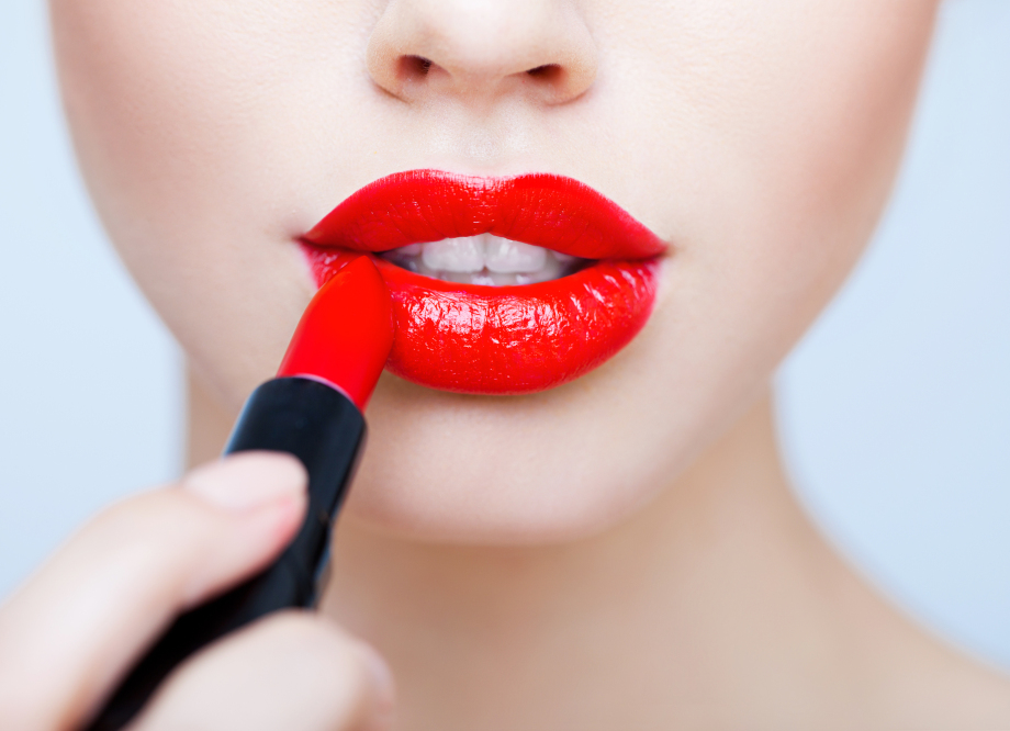 TRUC SIMPLU! Ce sa faci ca rujul tau sa reziste pe buze o zi intreaga? Corina Tudor makeup artist Constanta Bucuresti machiaj mireasa nunta cursuri beauty